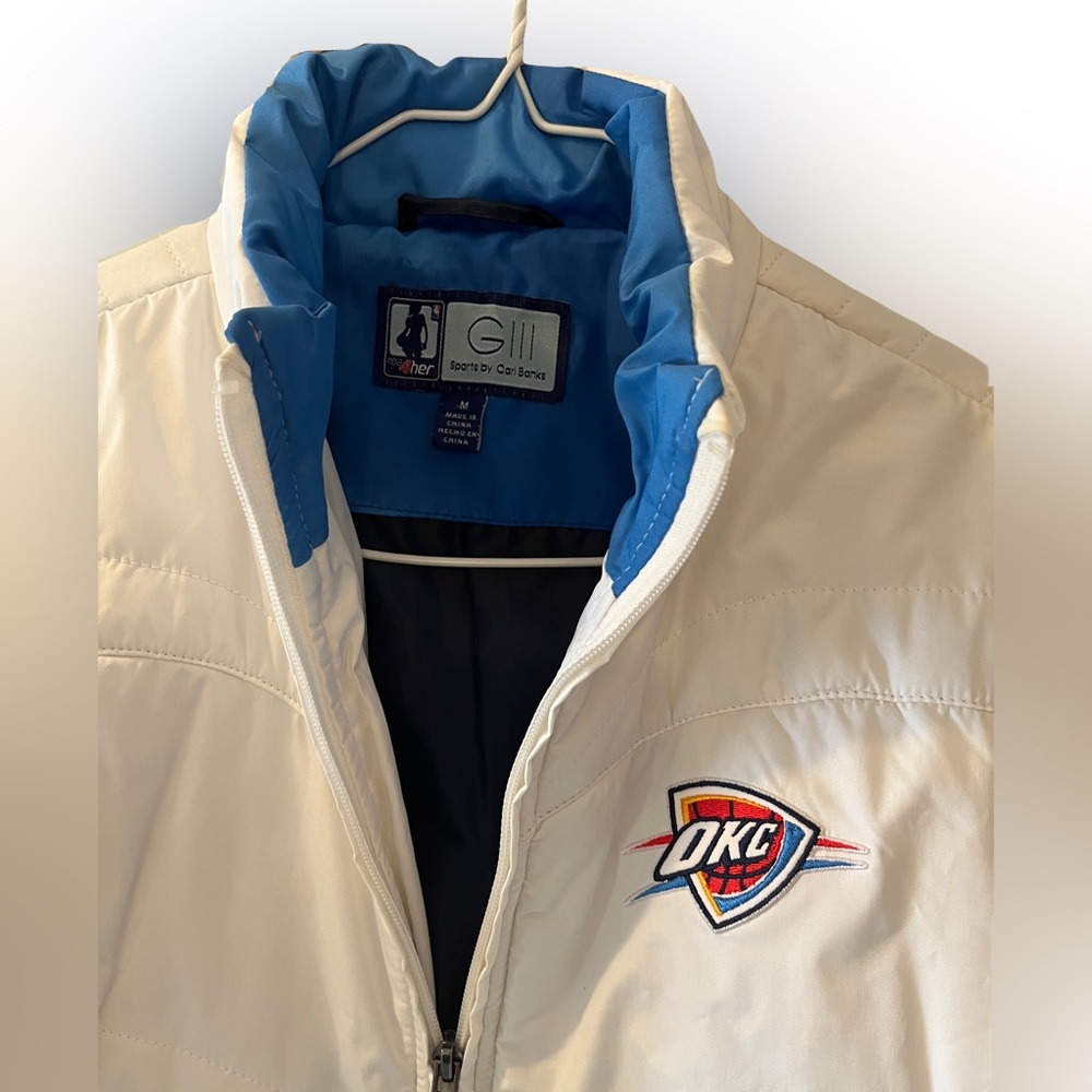 NBA For Her GIII Sports By Carl Banks Women’s OKC Thunder Puffer Jacket Med - Picture 3 of 6